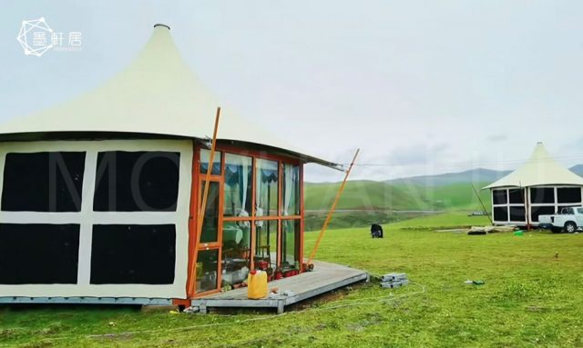 Outdoor Luxury Glamping Tent for Grassland